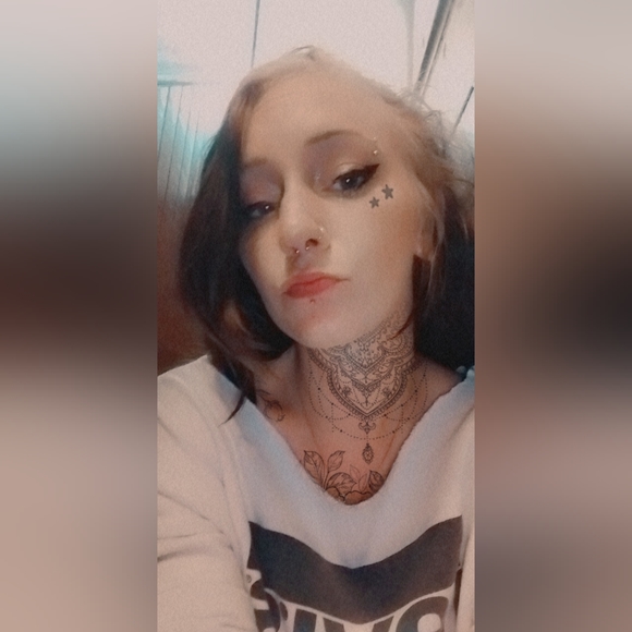 Meet your Posher, Nikole - Picture 10 of 11